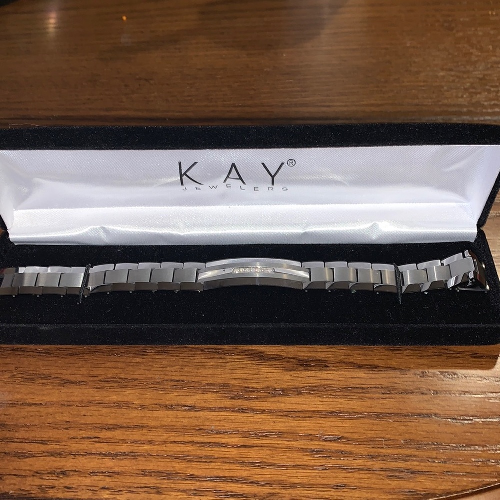 Kay jewelers bracelet with 7 diamonds inside